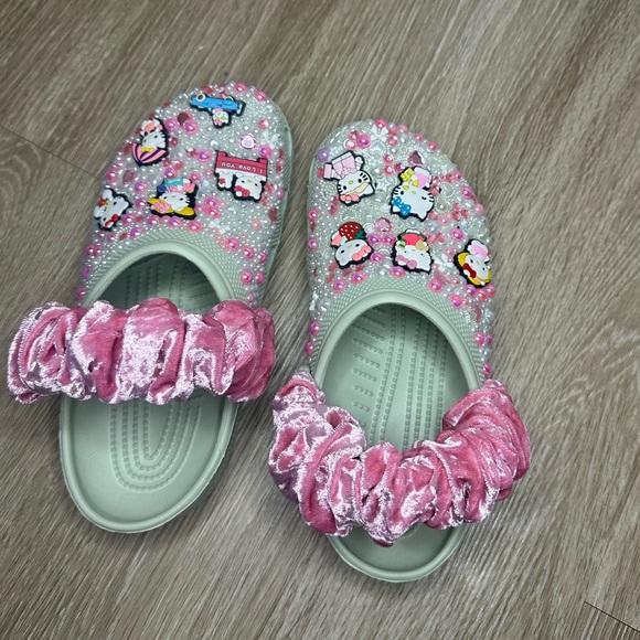 Hello Kitty Custom Crocs - Picture 5 of 6